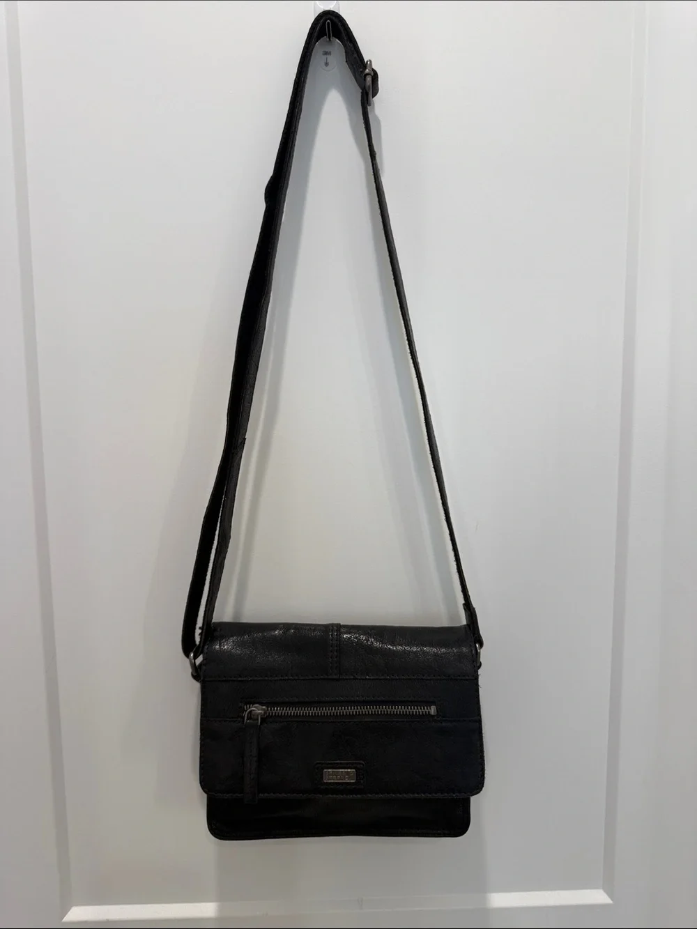 Spikes & Sparrow Black  Crossbody Shoulder Bag with Adjustable Strap